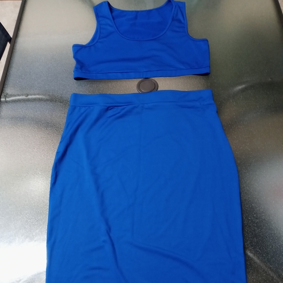 New without tag - 2 piece crop top & pencil skirt. - Picture 3 of 10